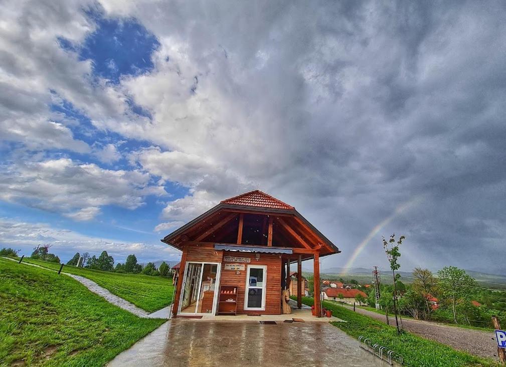Camp The Sunrise Hill Ξενοδοχείο Pivka Εξωτερικό φωτογραφία