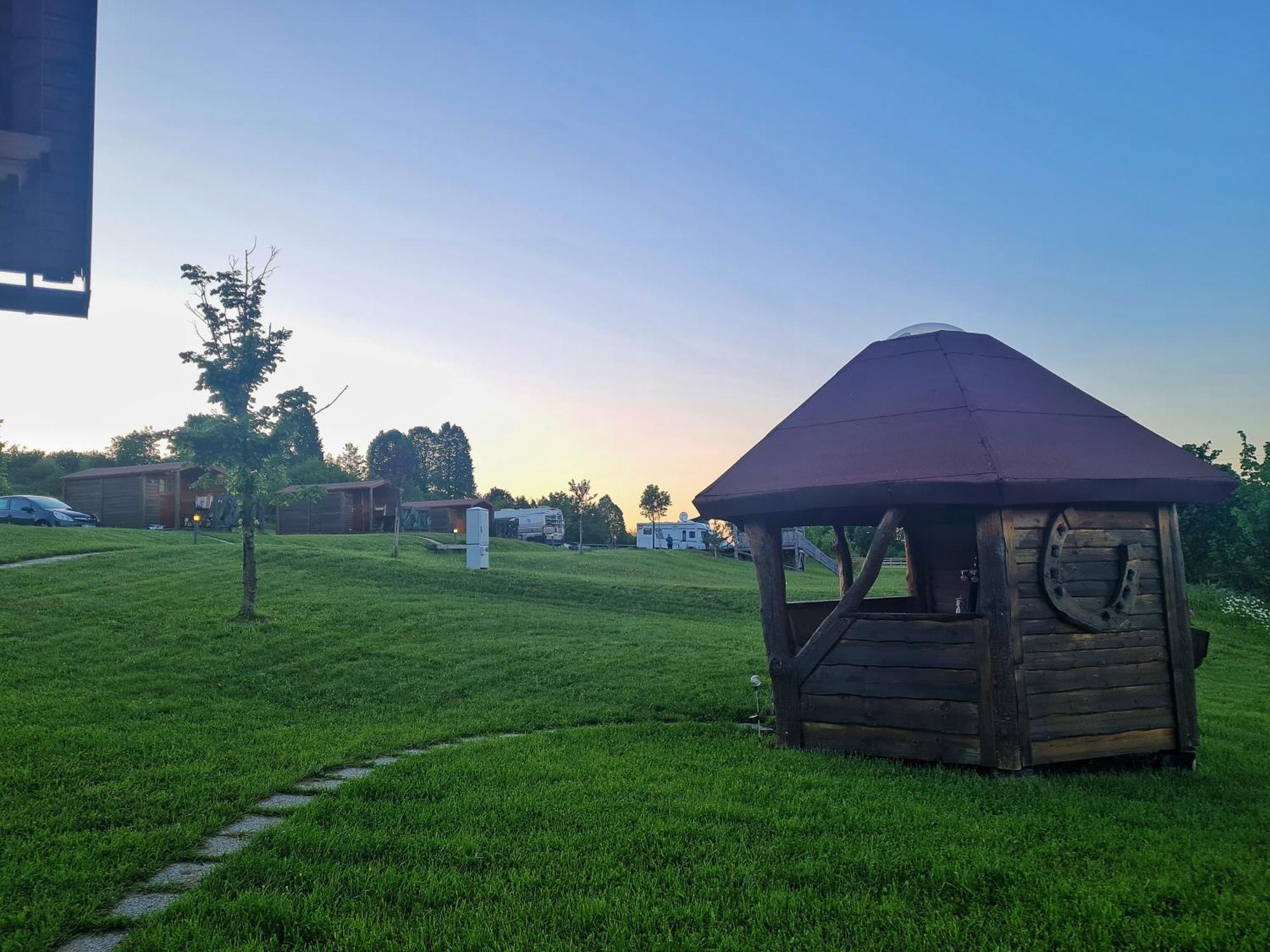 Camp The Sunrise Hill Ξενοδοχείο Pivka Εξωτερικό φωτογραφία