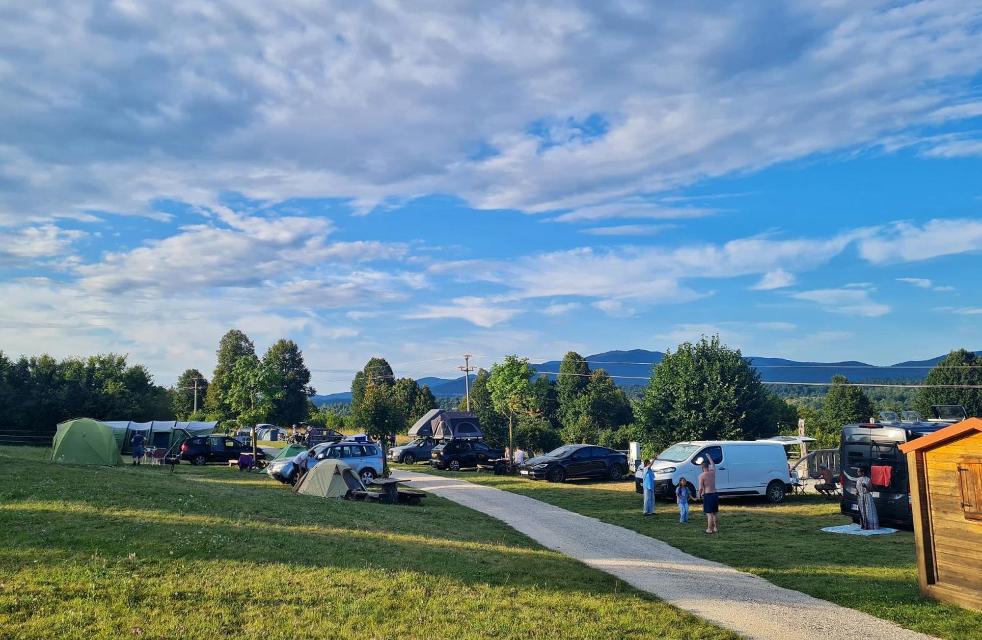 Camp The Sunrise Hill Ξενοδοχείο Pivka Εξωτερικό φωτογραφία