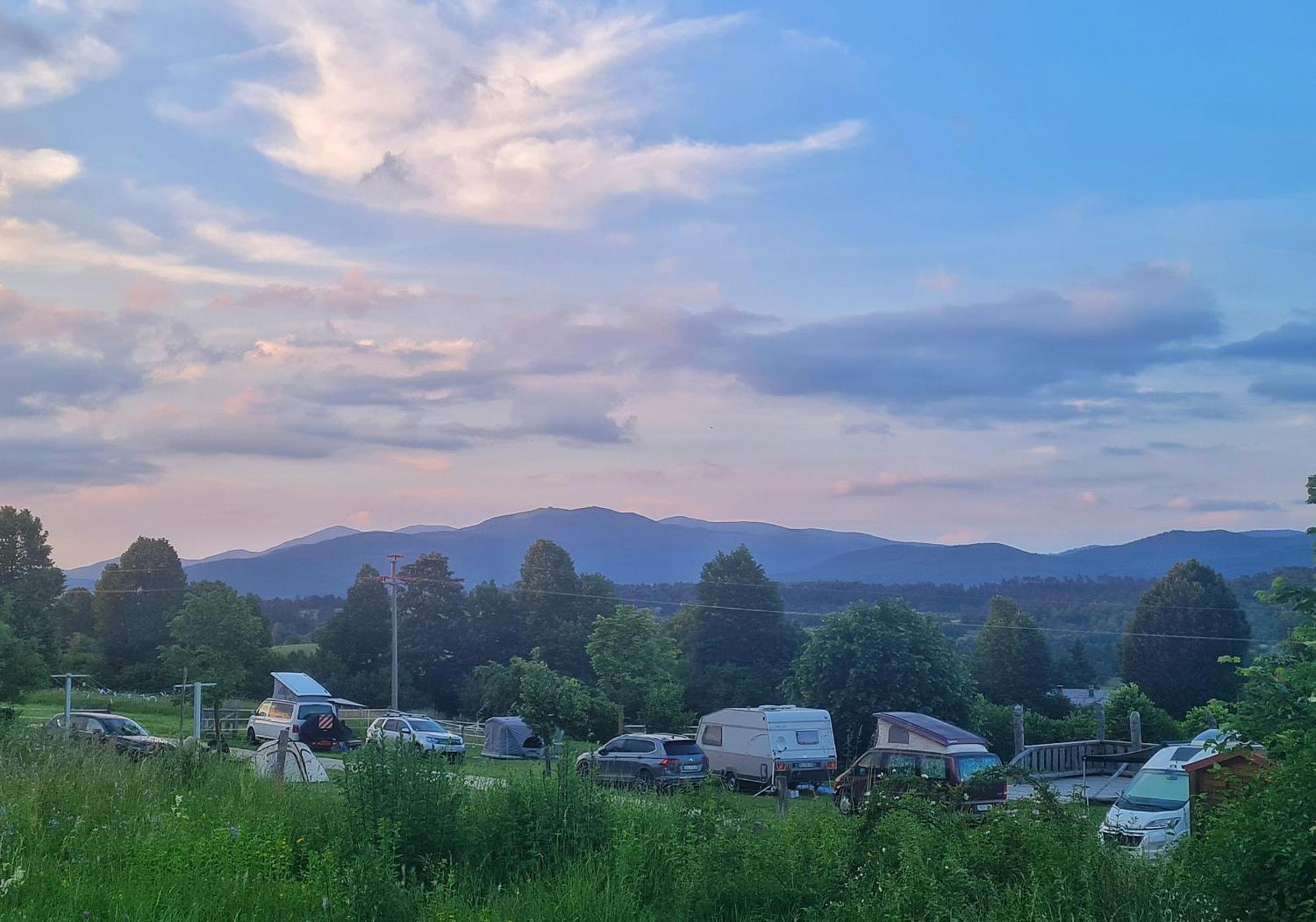 Camp The Sunrise Hill Ξενοδοχείο Pivka Εξωτερικό φωτογραφία