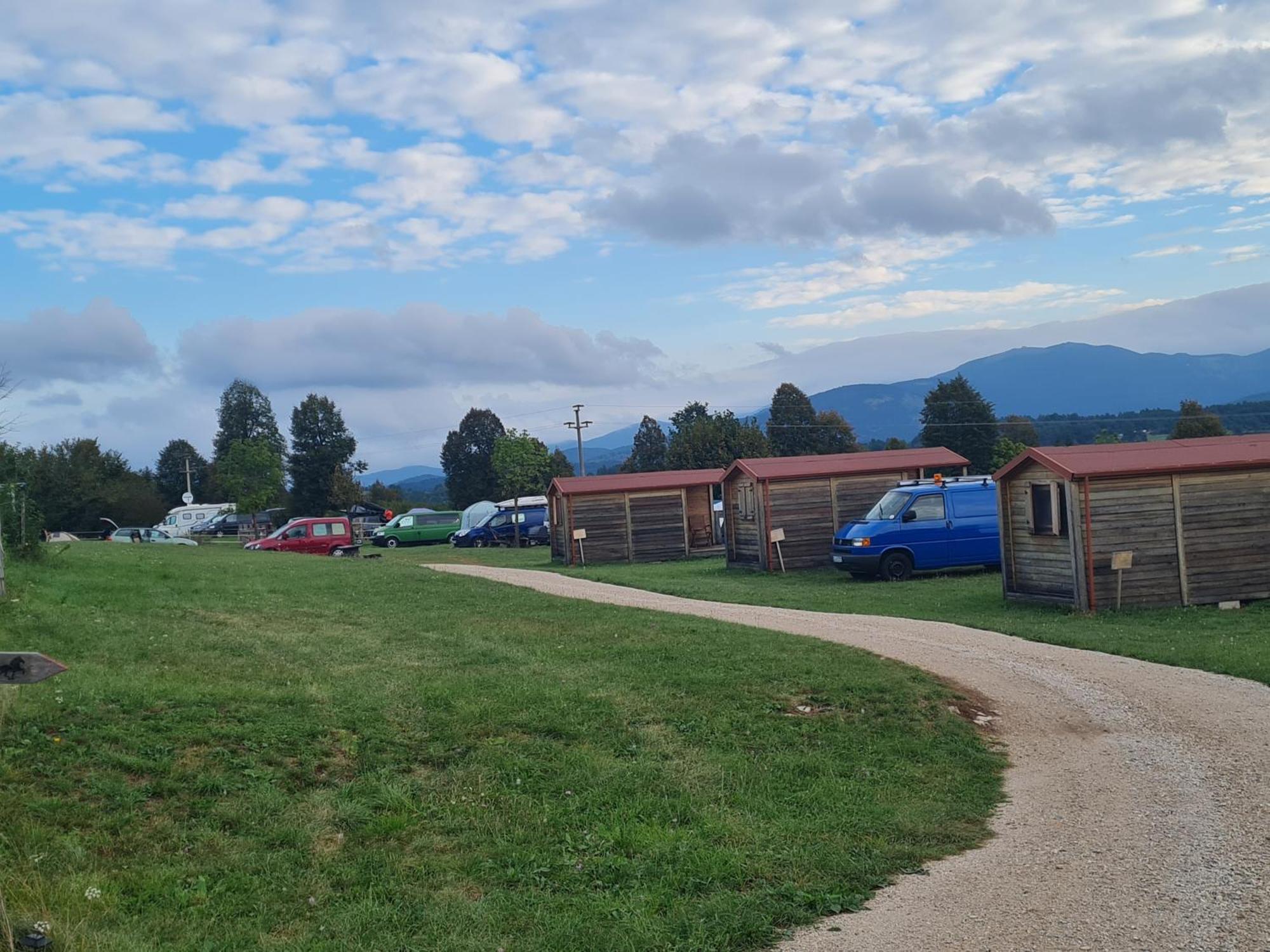 Camp The Sunrise Hill Ξενοδοχείο Pivka Εξωτερικό φωτογραφία