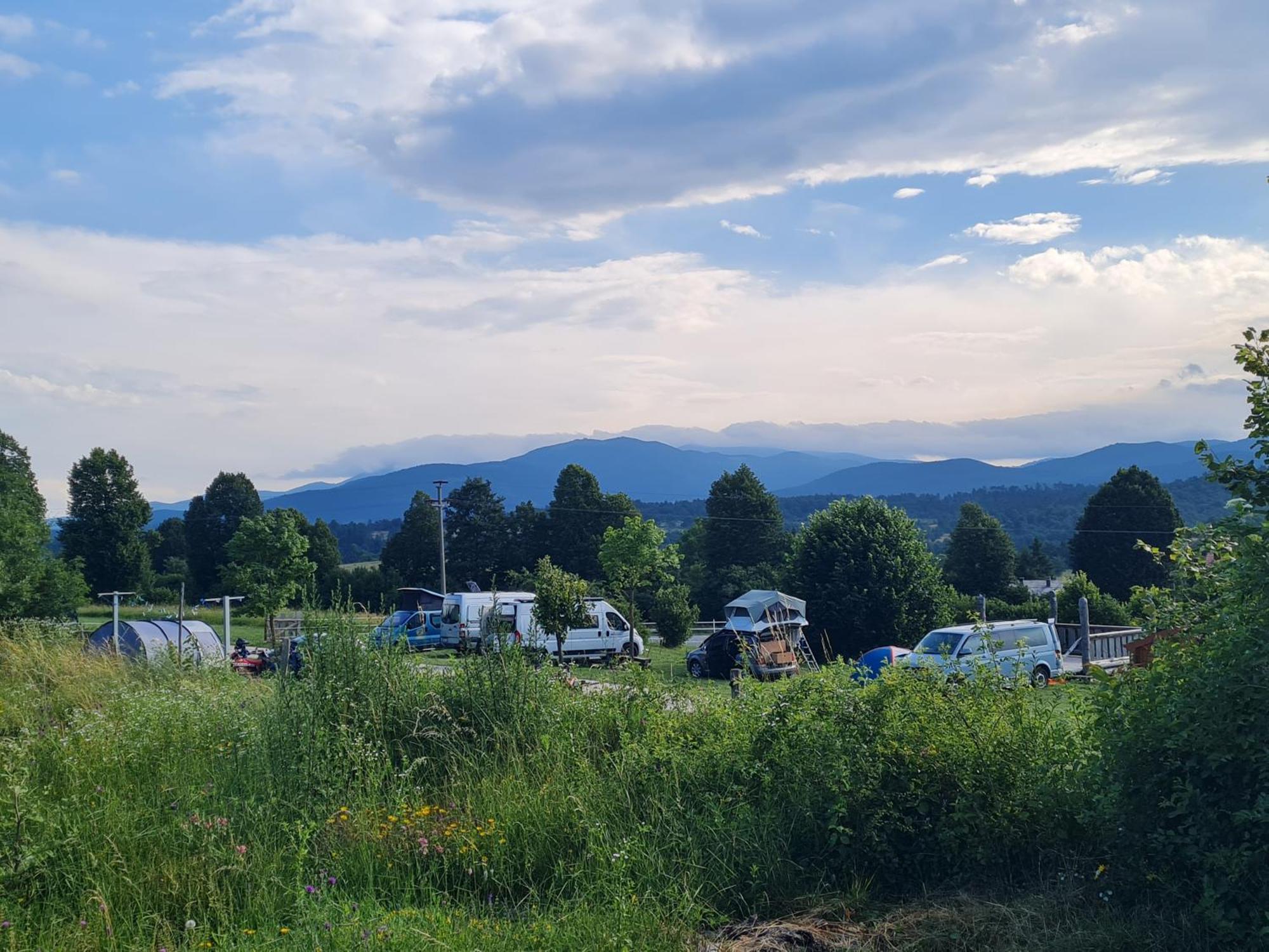 Camp The Sunrise Hill Ξενοδοχείο Pivka Εξωτερικό φωτογραφία