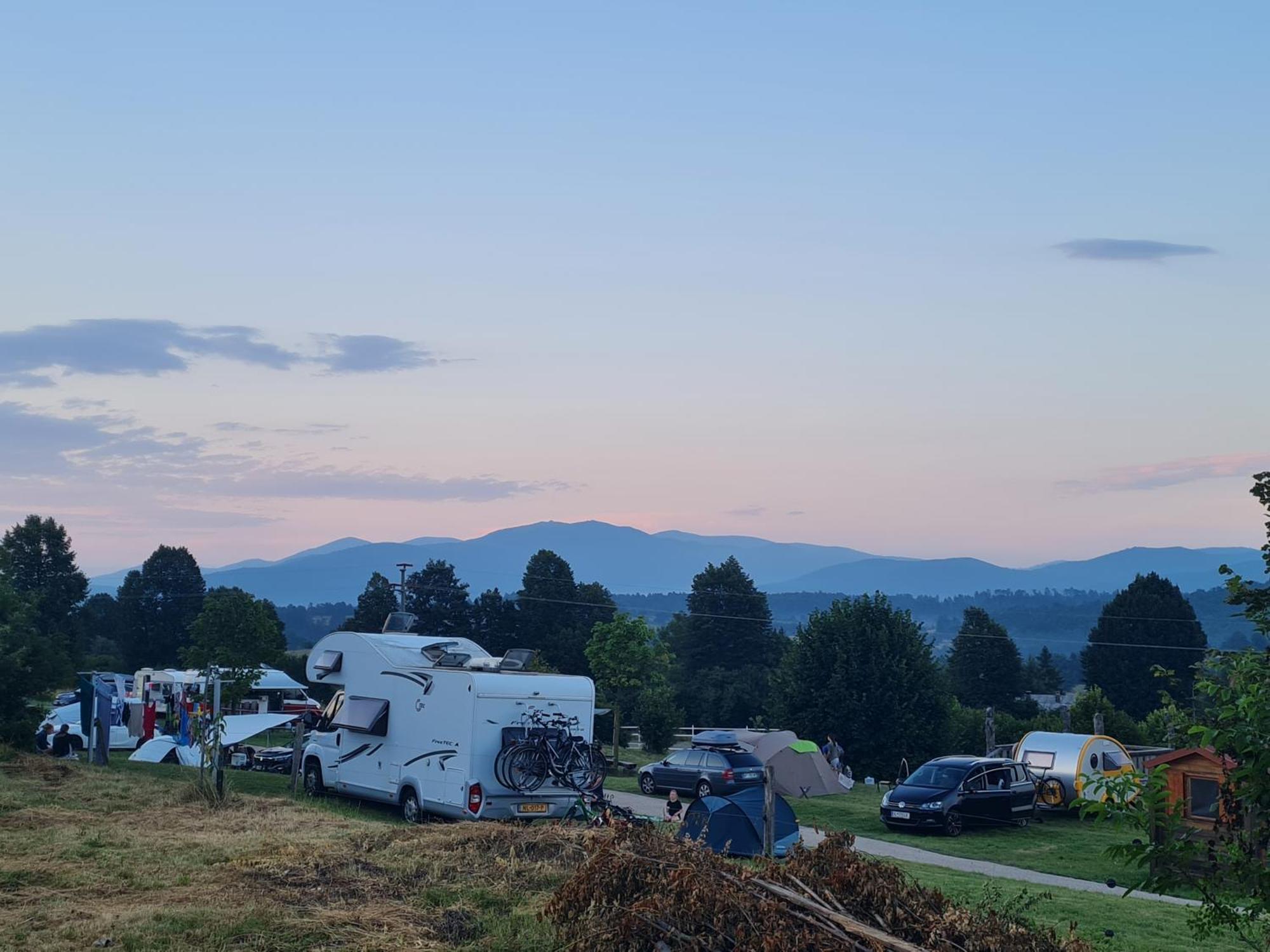 Camp The Sunrise Hill Ξενοδοχείο Pivka Εξωτερικό φωτογραφία