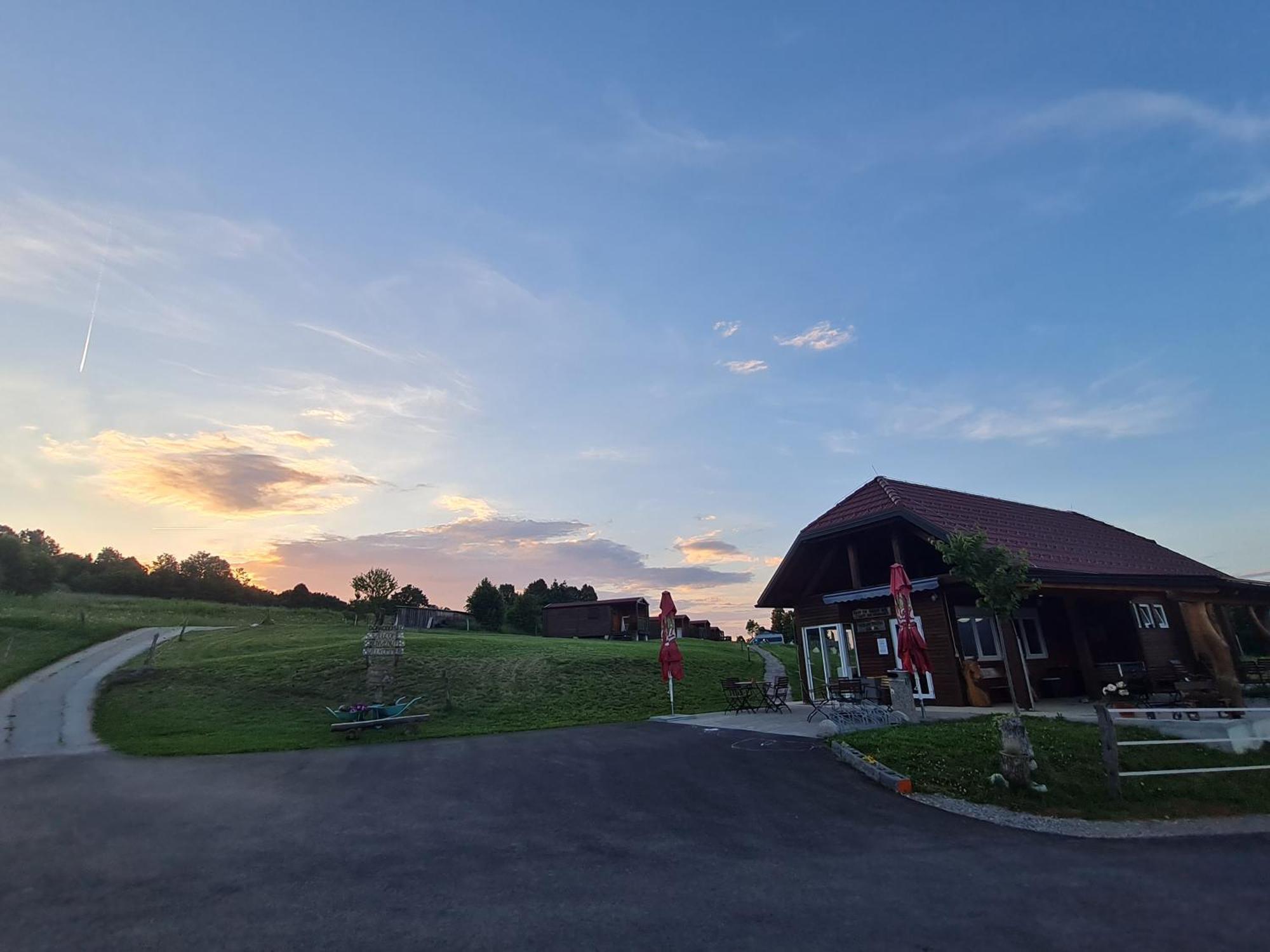 Camp The Sunrise Hill Ξενοδοχείο Pivka Εξωτερικό φωτογραφία