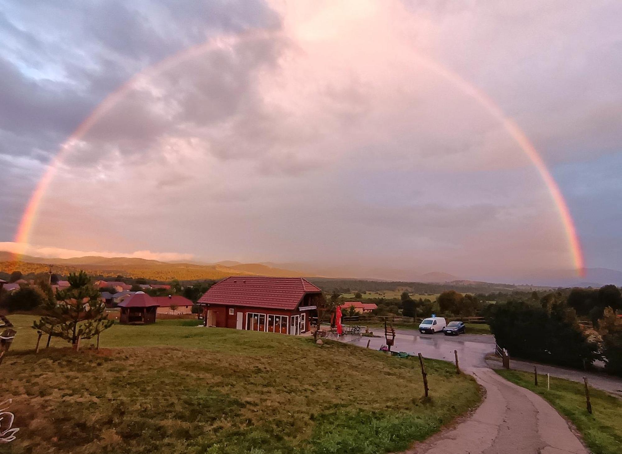 Camp The Sunrise Hill Ξενοδοχείο Pivka Εξωτερικό φωτογραφία